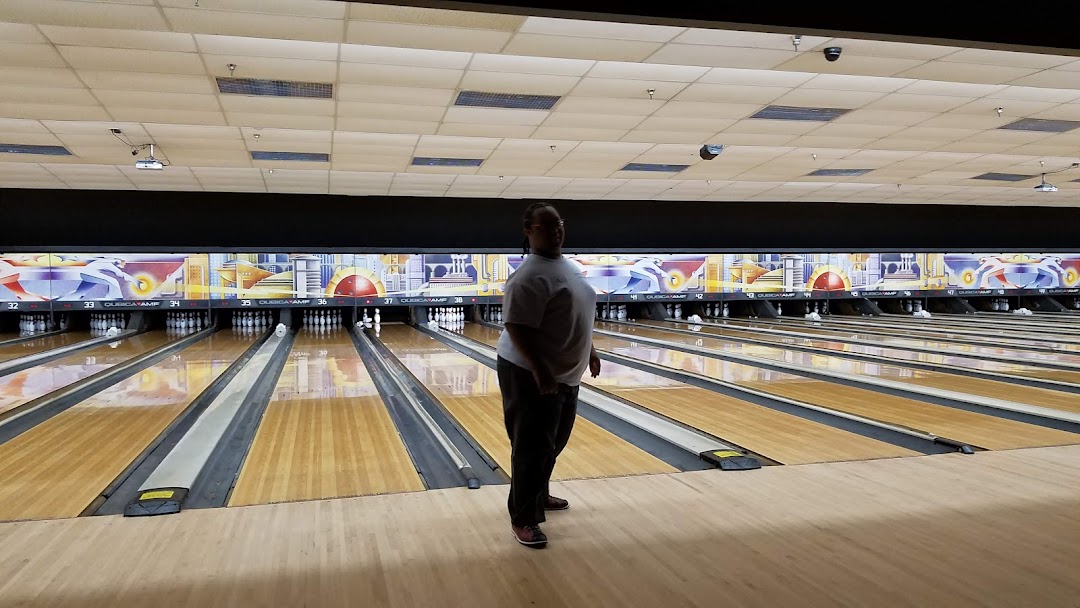 Bowlero Garland