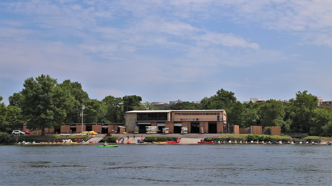 Boating In DC at Thompson Boat Center